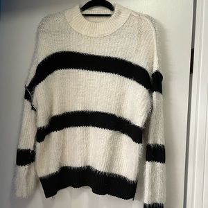 Black and white sweater size XL